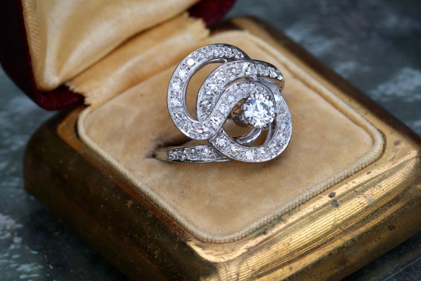 18k white gold swirly diamond ring 2 ctw size 7 sizable