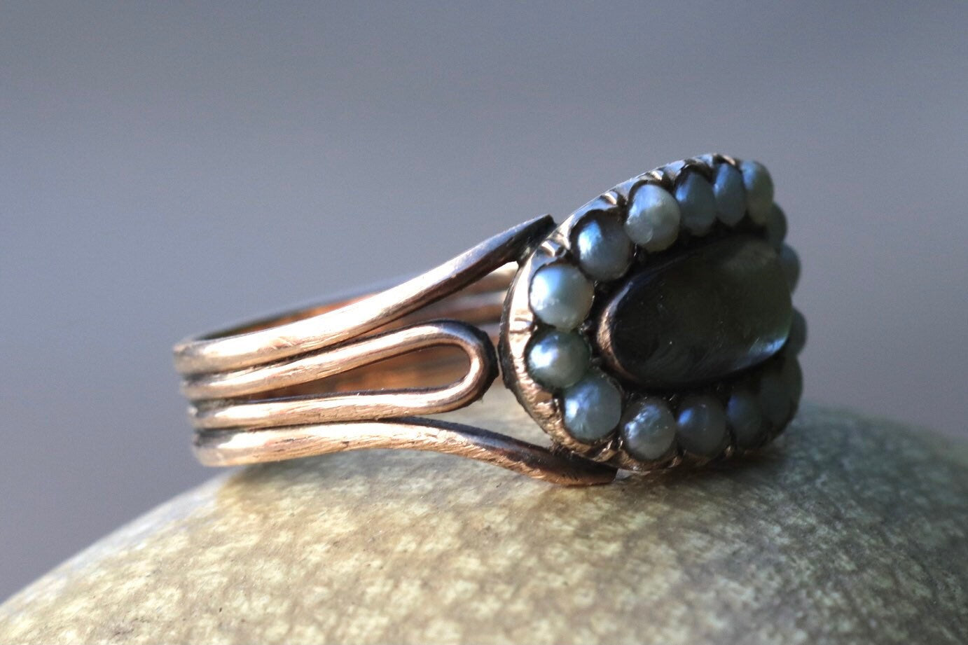 Mourning hair and seed pearl ring set in 10k gold size 5.75 (sizable)