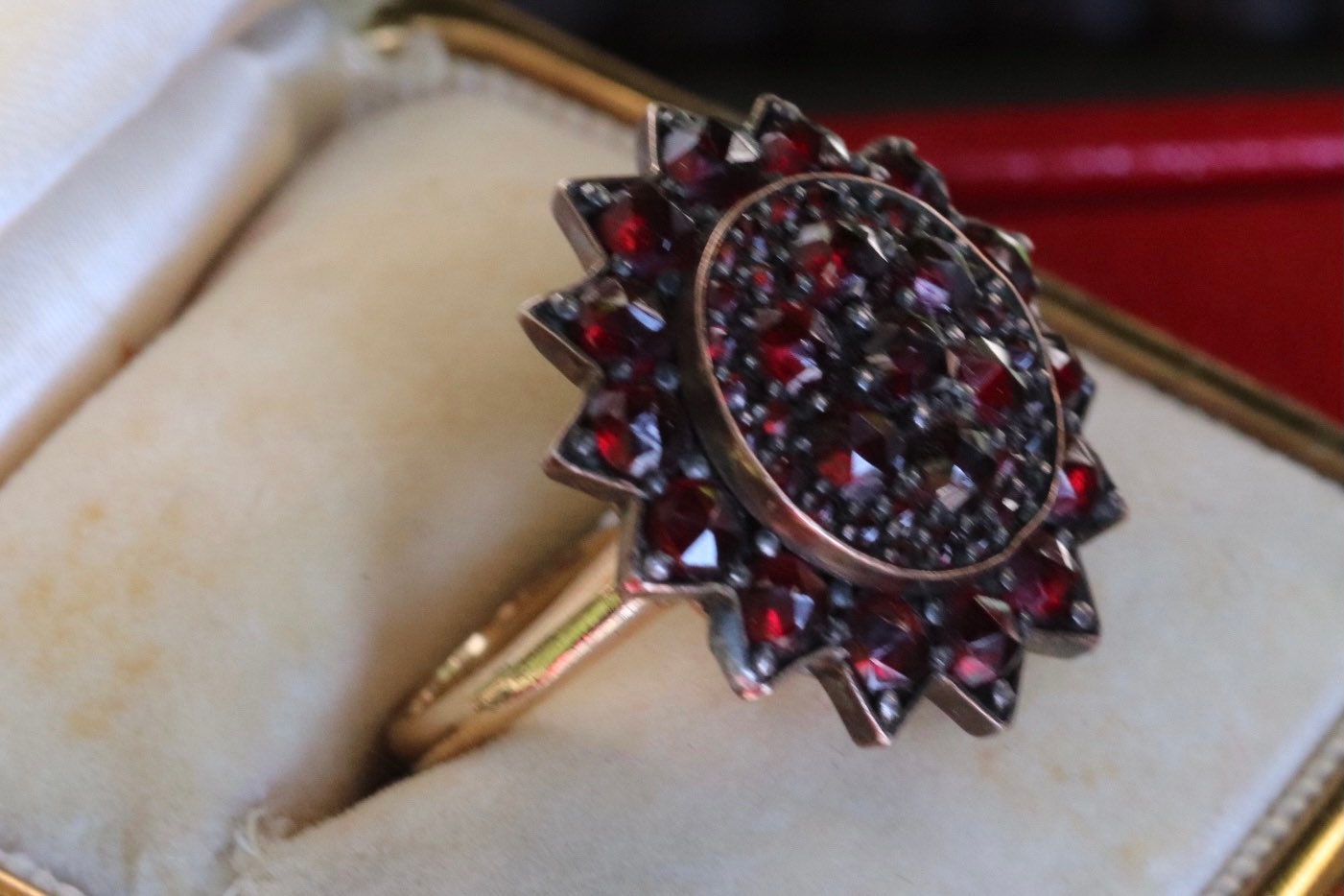 14k Bohemian garnet ring size 6.75 (sizable)