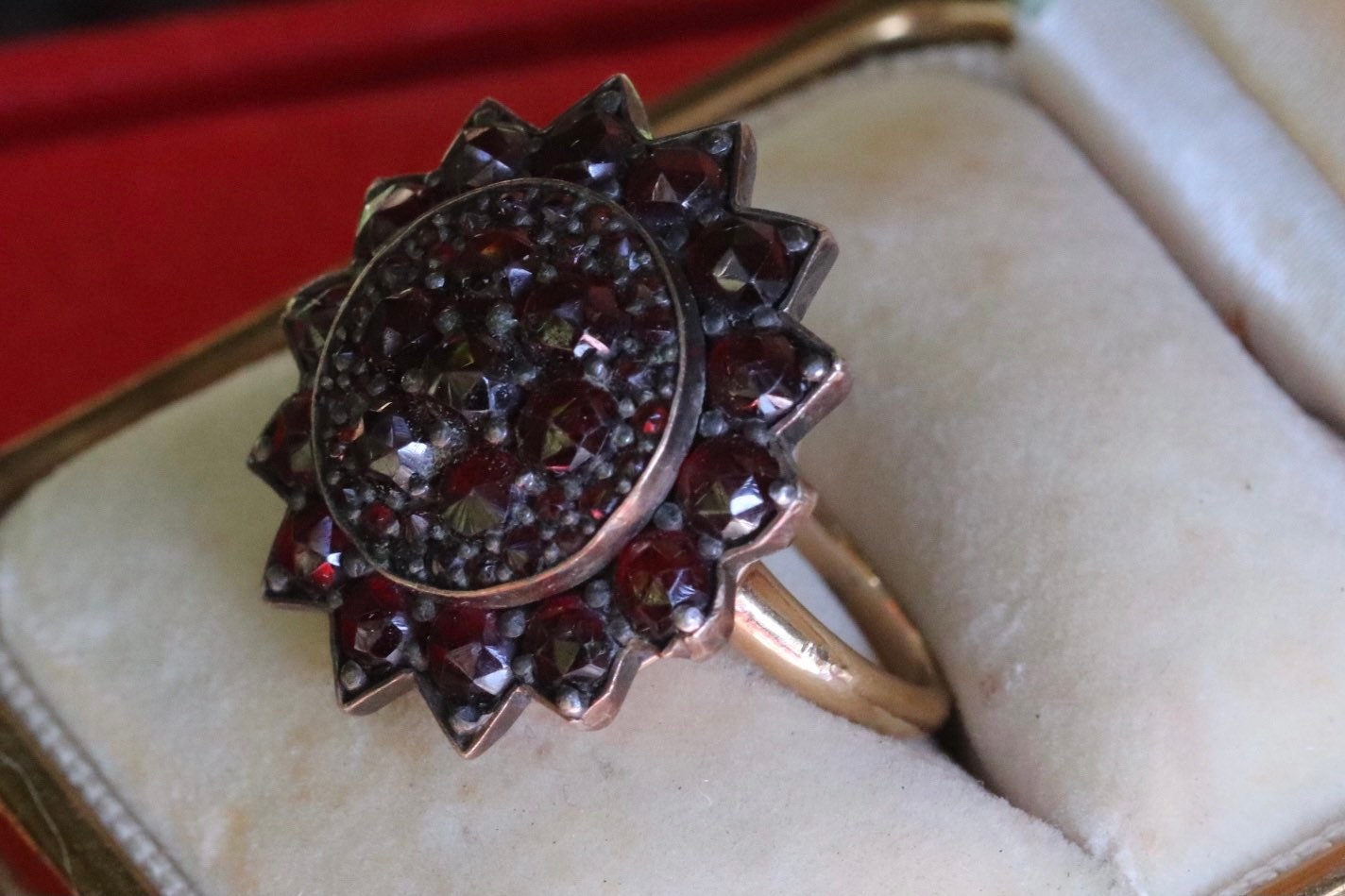 14k Bohemian garnet ring size 6.75 (sizable)