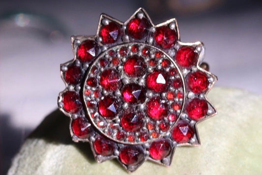 14k Bohemian garnet ring size 6.75 (sizable)