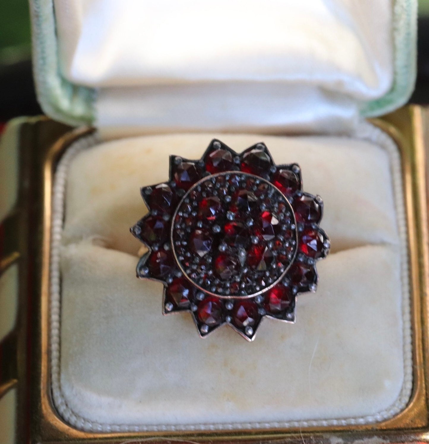 14k Bohemian garnet ring size 6.75 (sizable)