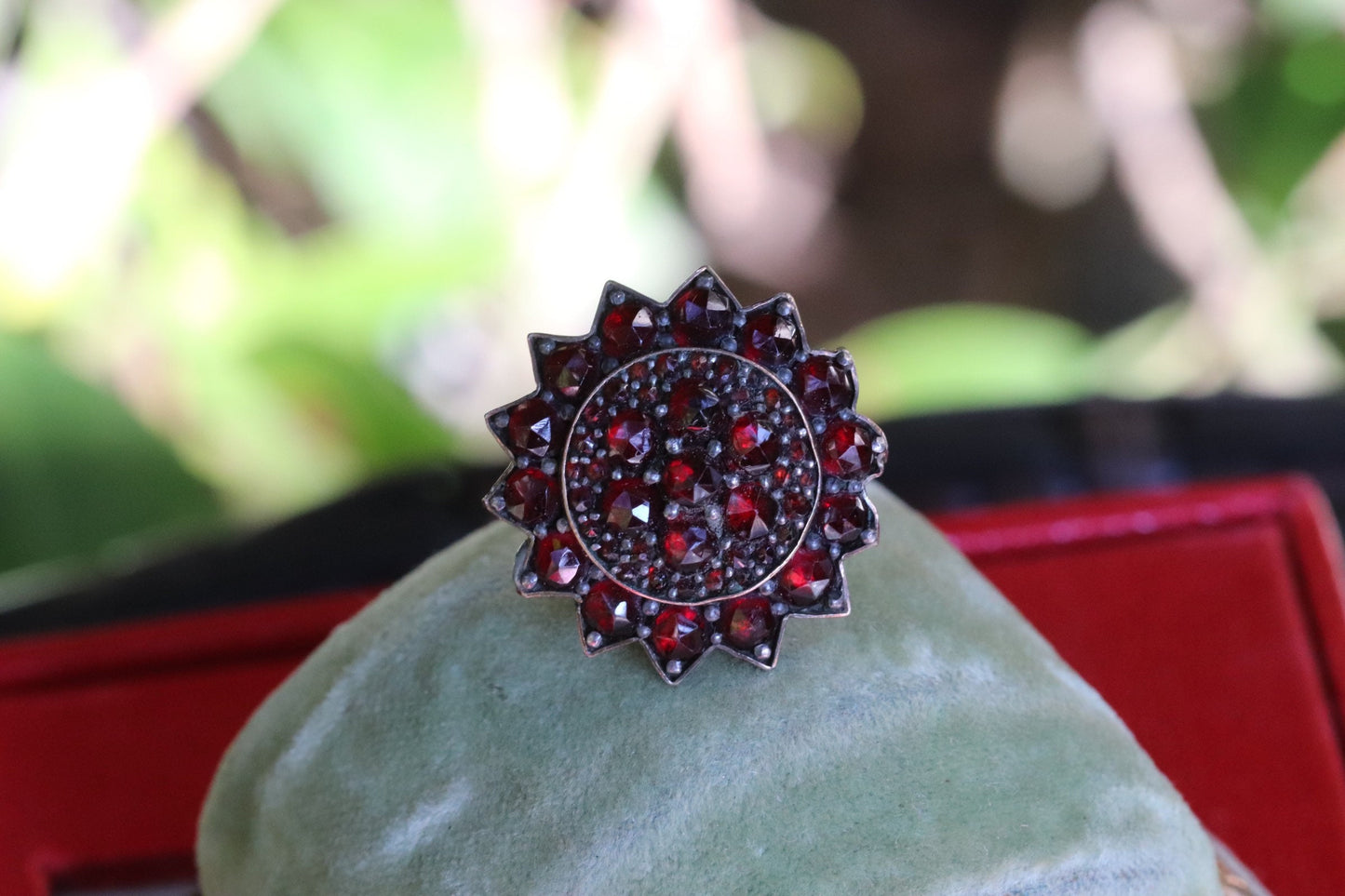 14k Bohemian garnet ring size 6.75 (sizable)