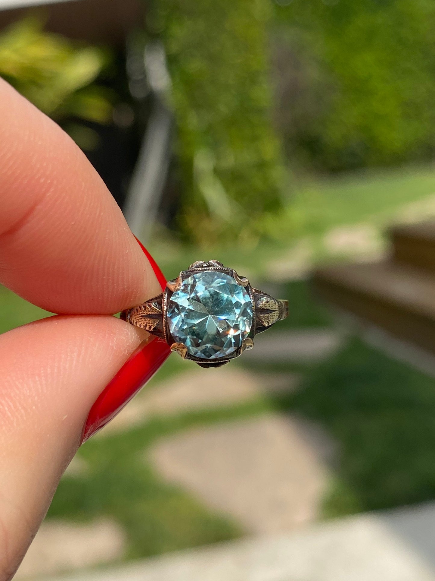 Blue topaz set in 10 karat gold size 7 sizable
