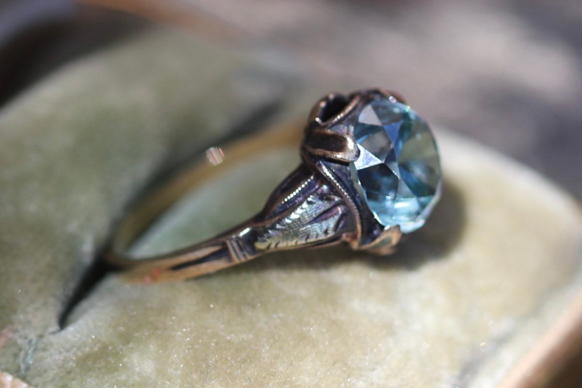 Blue topaz set in 10 karat gold size 7 sizable