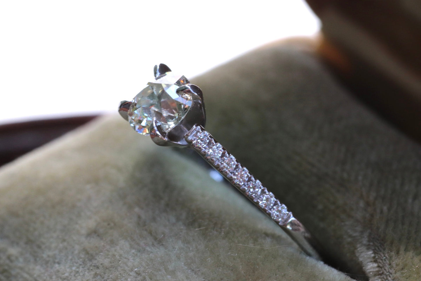 Old European cut diamond set an 18 K White Gold pave solitaire engagement ring size 6 (sizable)