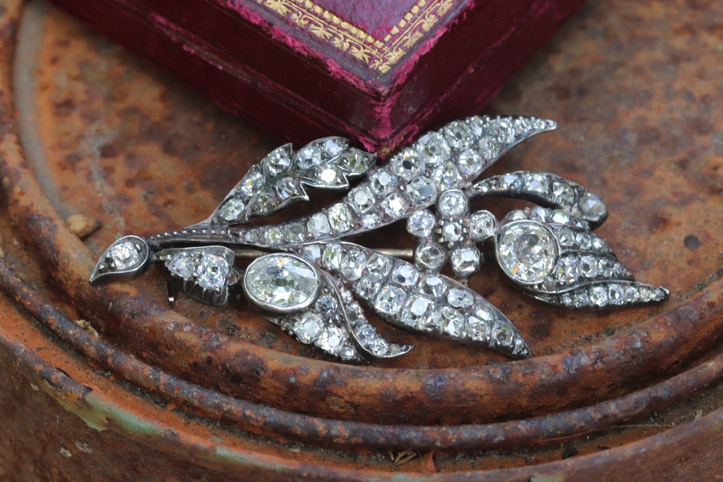 Antique Old cut diamond brooch set in silver and 18k yellow gold