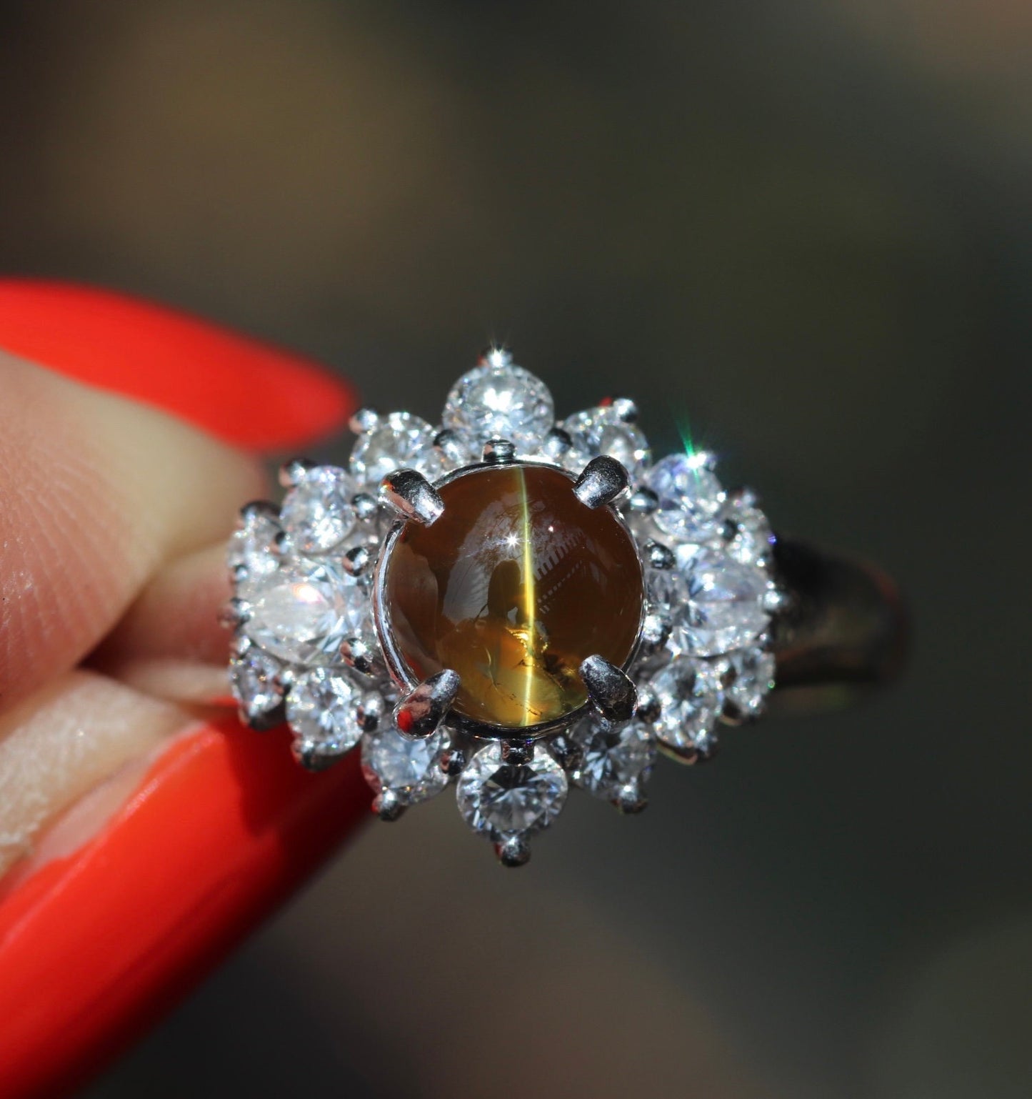 Cats eye chrysoberyl ring set in platinum
