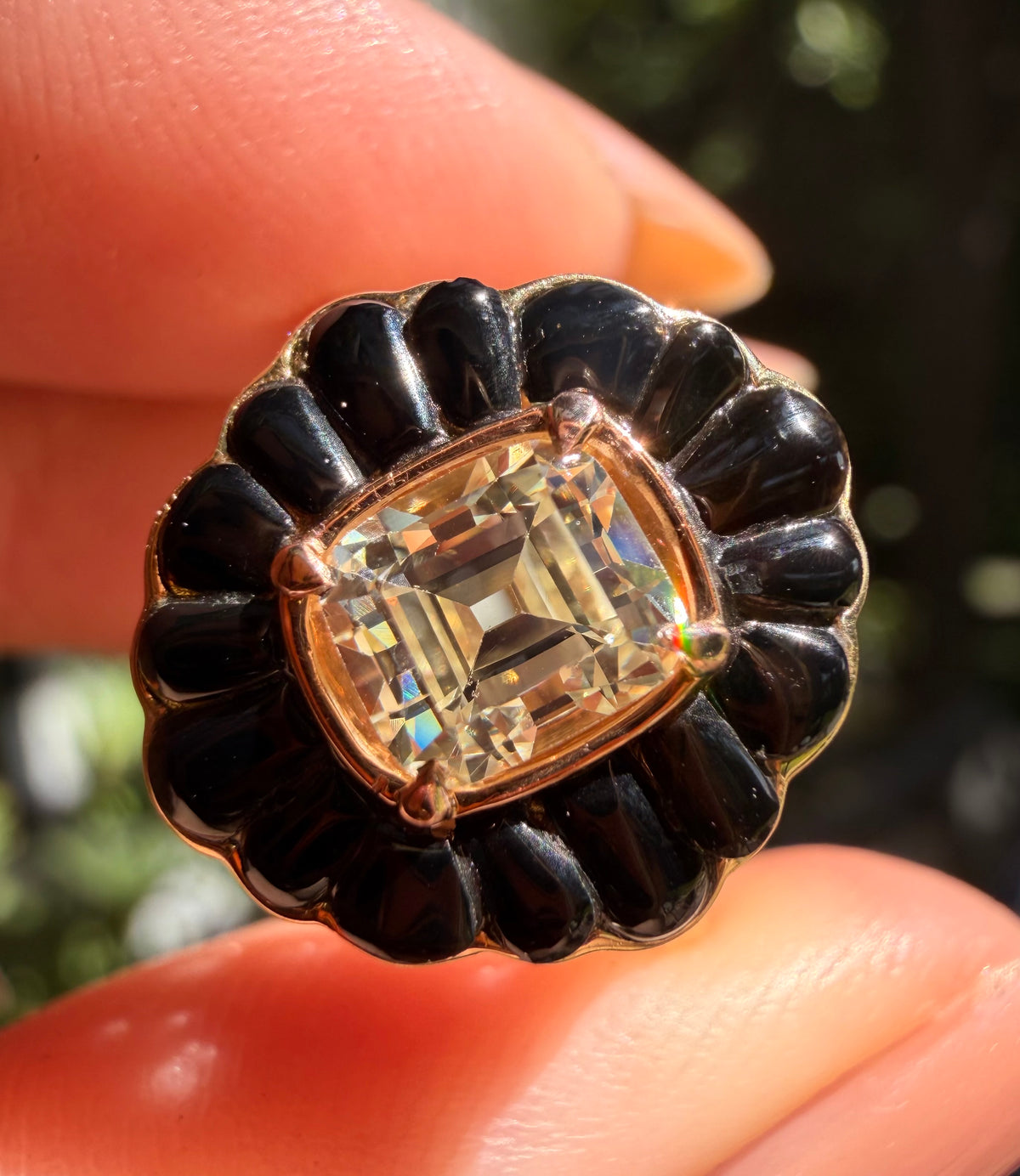 Antique table cut diamond in onyx 18k
