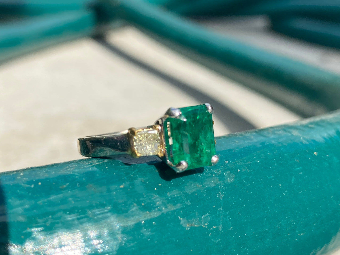 GIA certified Ethiopian emerald and yellow diamond three stone ring 18 karat white and yellow gold size 6 sizable