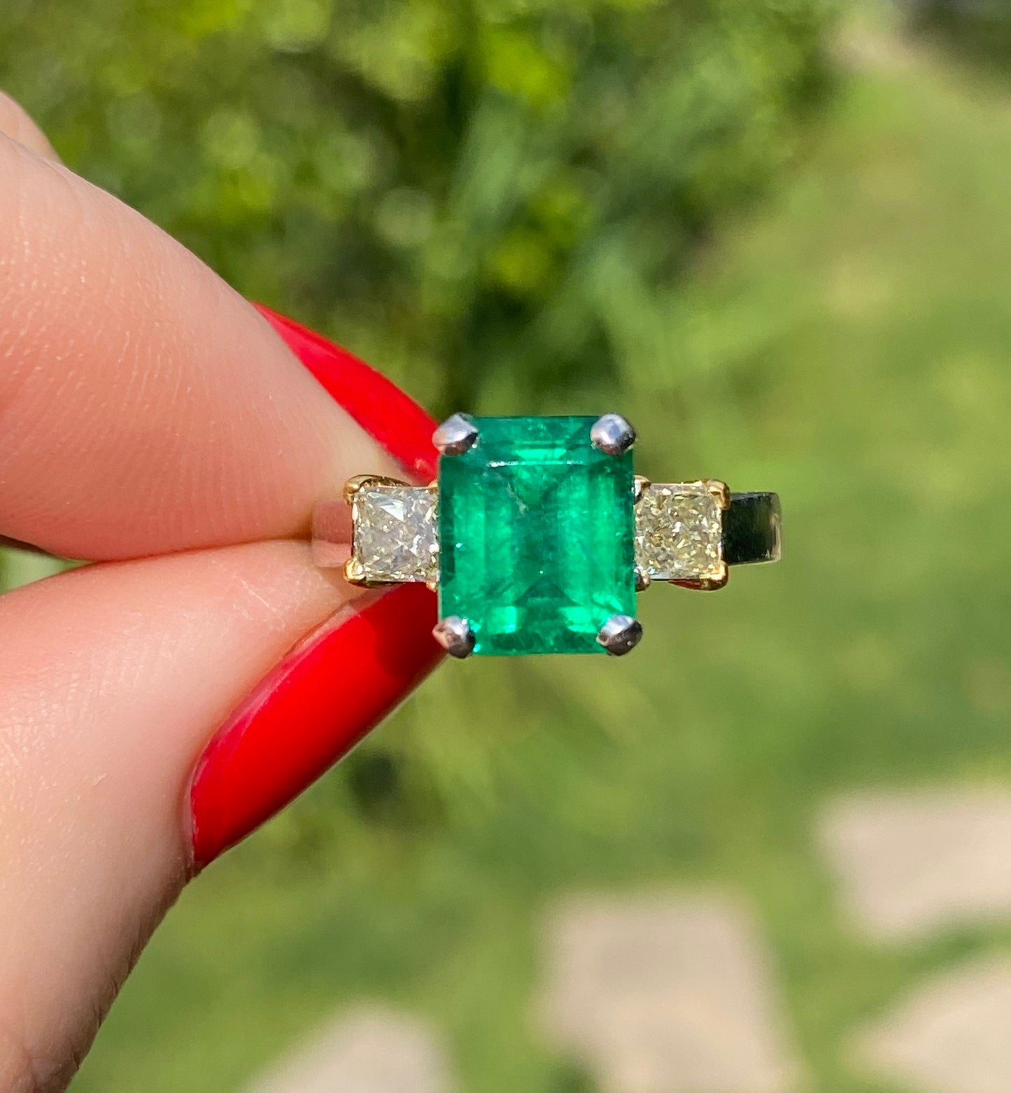 GIA certified Ethiopian emerald and yellow diamond three stone ring 18 karat white and yellow gold size 6 sizable
