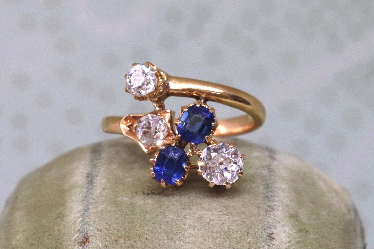 Authentic art nouveau 18k yellow gold old mine cut diamond and natural sapphire ring size 5.5 (sizable)